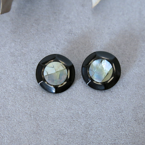 21mm】クラックシェル×ブラック 高級ヴィンテージボタンイヤリング