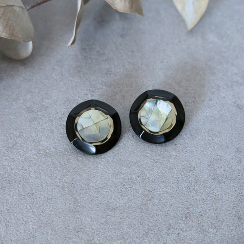 21mm】クラックシェル×ブラック 高級ヴィンテージボタンイヤリング