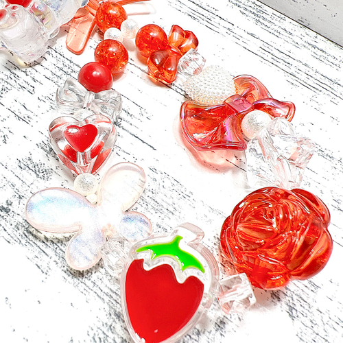 推し活 キーホルダー 赤 レッド ハンドメイド ビーズ キーホルダー な