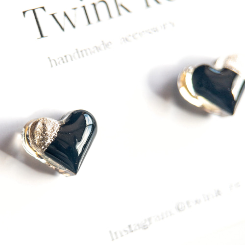 レジン ピアス ブラック 黒 1粒タイプ ドライフラワー 不規則 アシンメトリー レジン ピアス ブラック 黒 1粒タイプ ドライフラワー 不規則