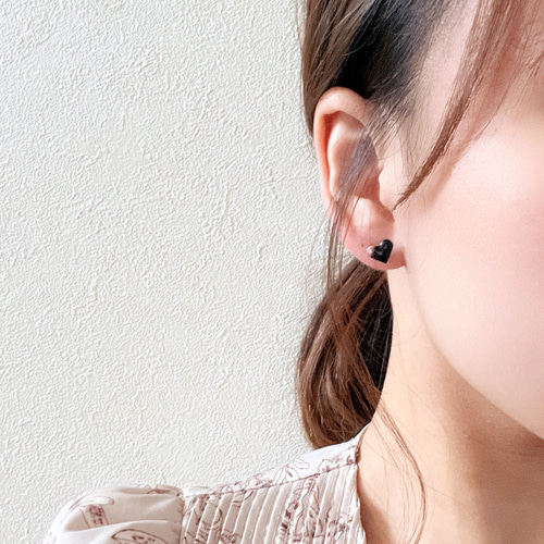 レジン ピアス ブラック 黒 1粒タイプ ドライフラワー 不規則 アシンメトリー レジン ピアス ブラック 黒 1粒タイプ ドライフラワー 不規則