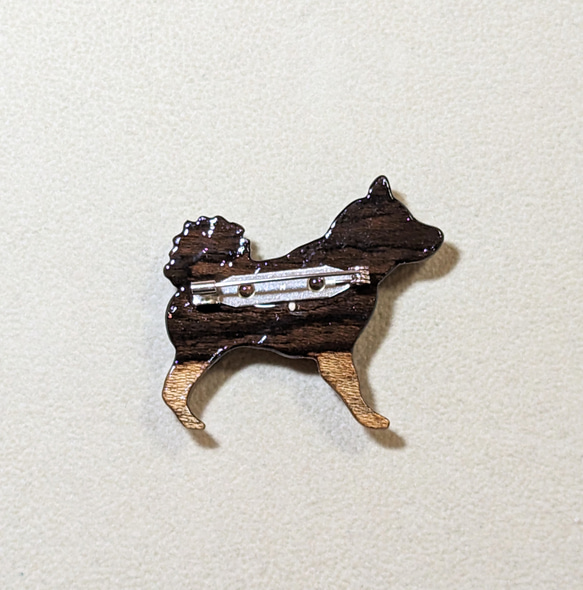 木製　ブローチ　（　犬　） 3枚目の画像
