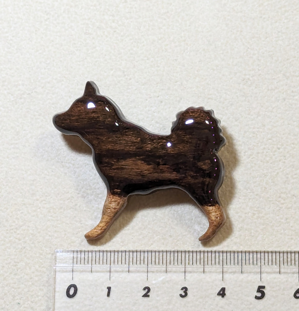 木製　ブローチ　（　犬　） 2枚目の画像