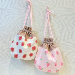 ころんとかわいいコップ袋　いちご柄　入園入学 3枚目の画像