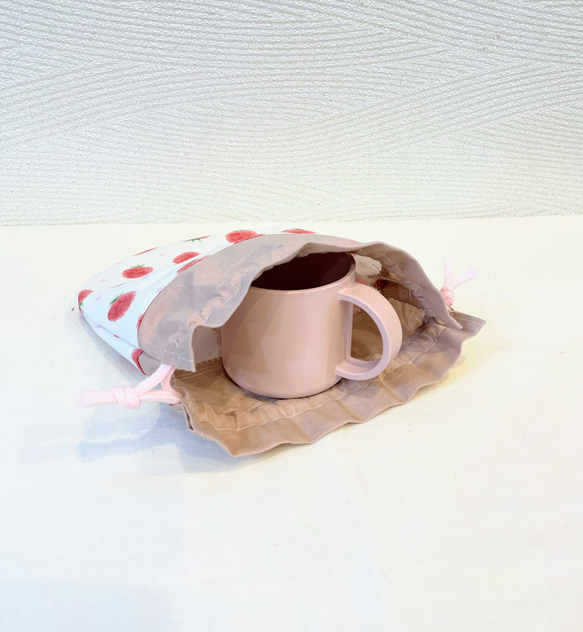 ころんとかわいいコップ袋　いちご柄　入園入学 5枚目の画像