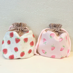 ころんとかわいいコップ袋　いちご柄　入園入学 2枚目の画像