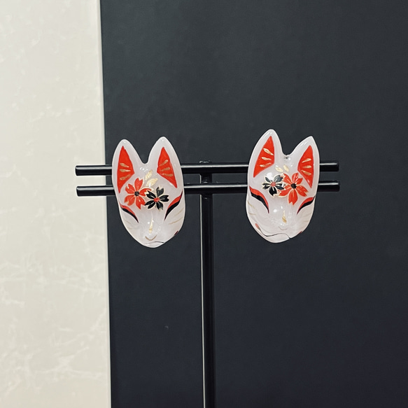 【新作】狐の2Way耳飾り【赤】(ピアス・イヤリング) 3枚目の画像