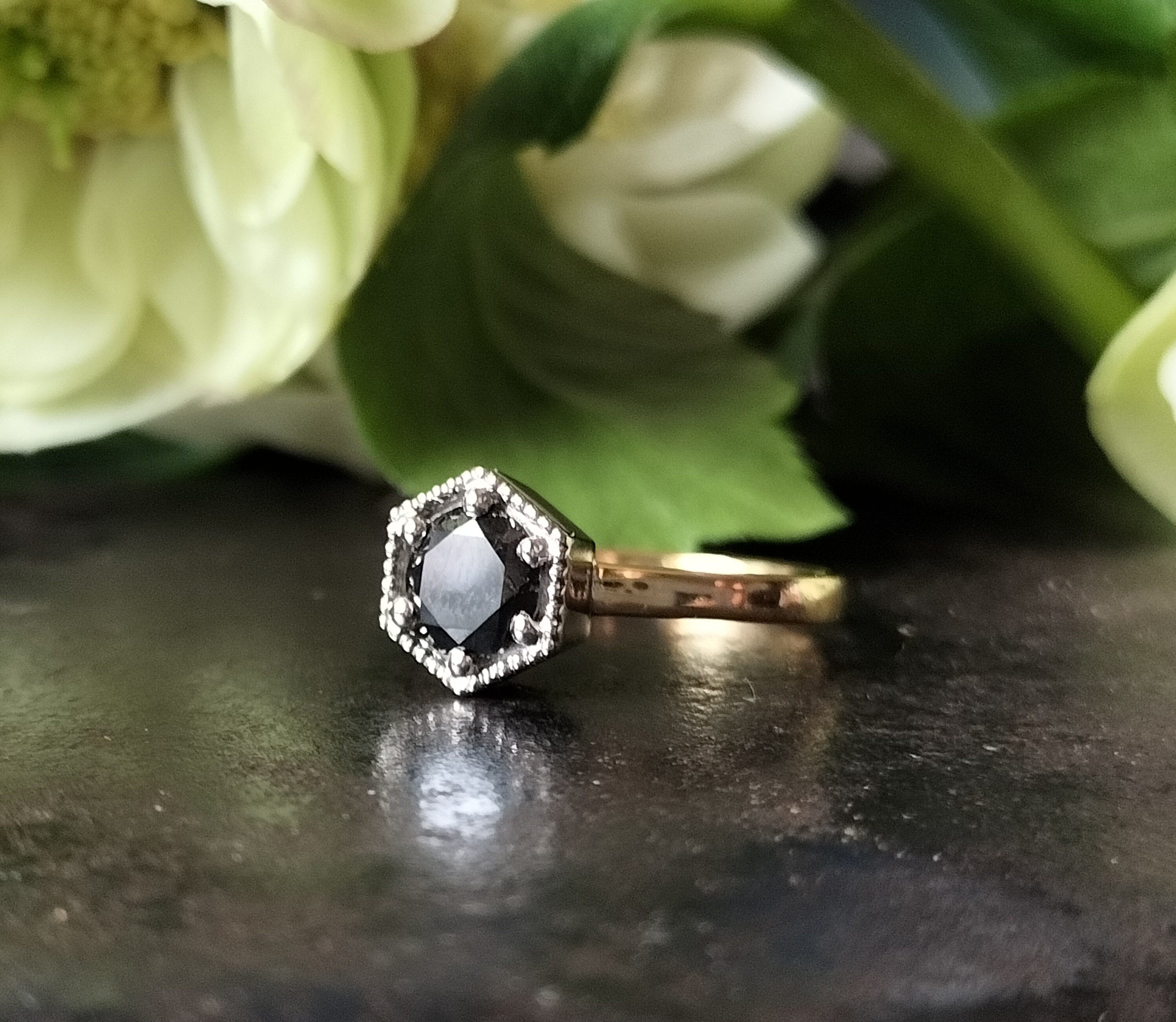 ラウンドブリリアントカットブラックダイヤモンドリング