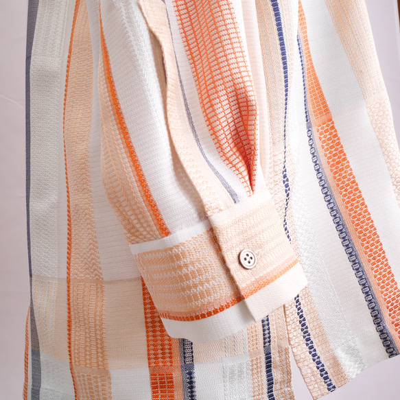 手織りのスタンドカラーのシルクシャツ　オレンジストライプ 5枚目の画像