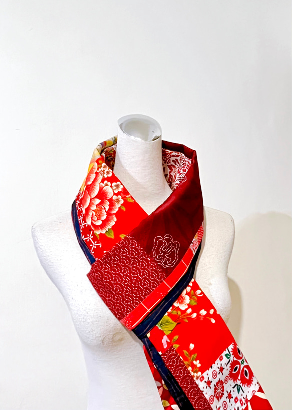 スカーフNo.214 *織心*設計師純手作紅色拼接花朵粉紅色水鑽百納圍巾披肩 第13張的照片