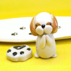 シーズー犬（シーズー）ホワイト&ゴールド　耳ロング　お香立て（犬） 1枚目の画像