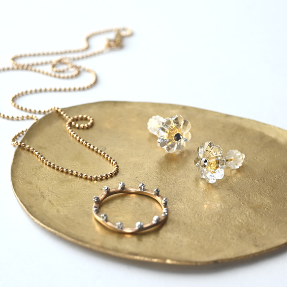 ヴィンテージガラスの透明な丸い花ピアス／ノンホールピアス［サージカルステンレス/チタン変更可能］ 10枚目の画像