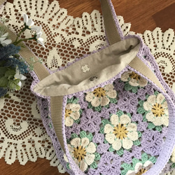 お花のモチーフバッグ（すみれ色）★手編み　編み物　モチーフバッグ　春色 3枚目の画像