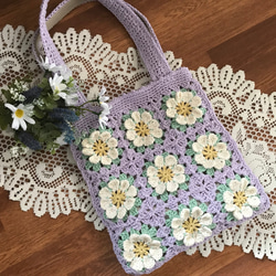 お花のモチーフバッグ（すみれ色）★手編み　編み物　モチーフバッグ　春色 1枚目の画像