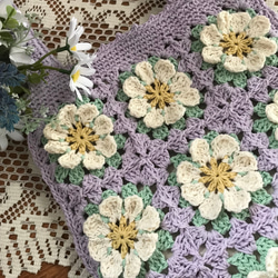 お花のモチーフバッグ（すみれ色）★手編み　編み物　モチーフバッグ　春色 2枚目の画像