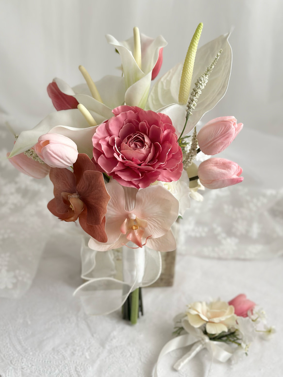 チューリップとカラーの造花ブーケ　胡蝶蘭　ウェディングブーケ　アーティフィシャルブーケ　コチョウラン 10枚目の画像