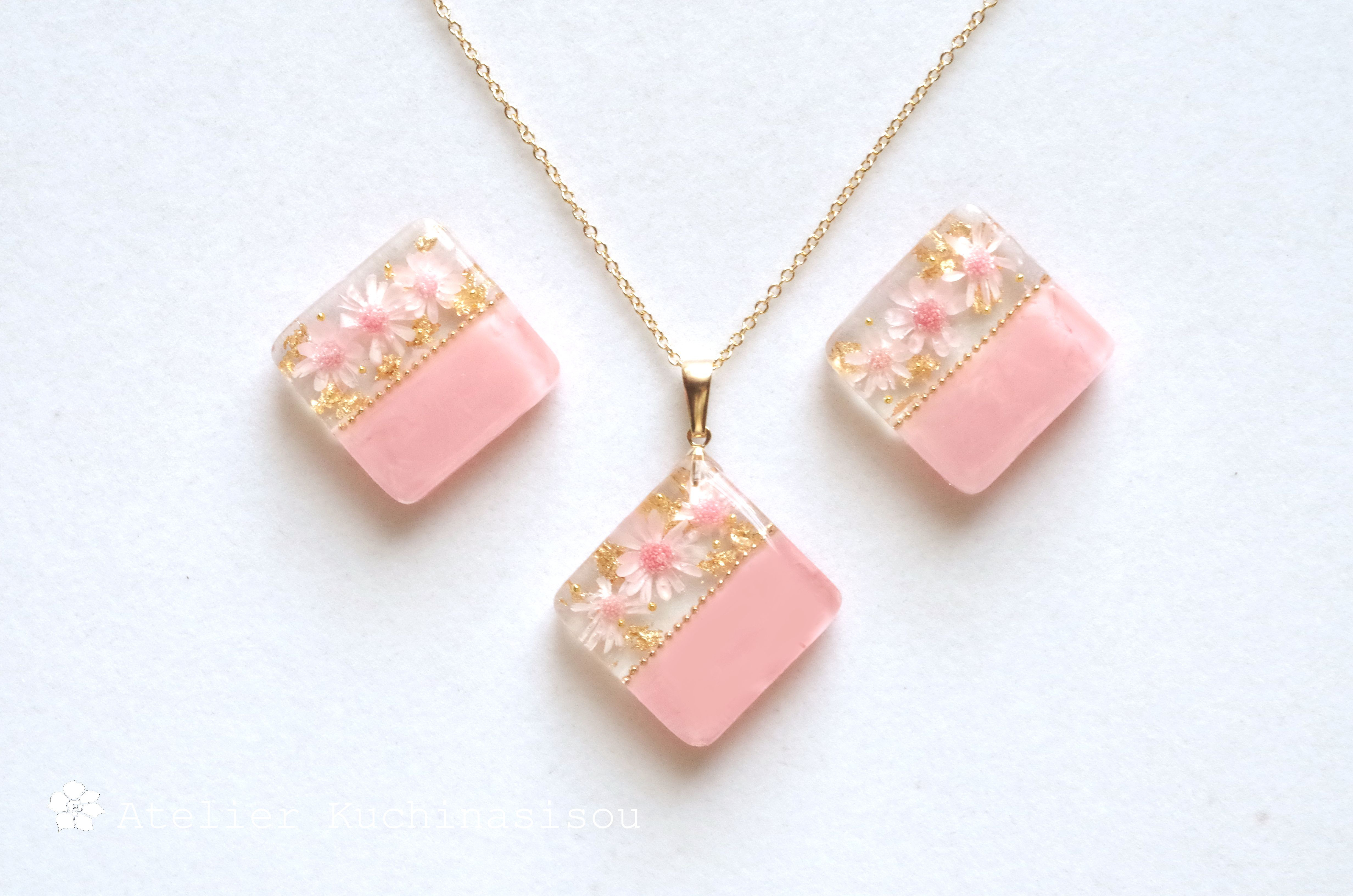 【Creema限定】レジンアート　バイカラーのお花のピアス/イヤリングとペンダント〈ピーチピンク〉