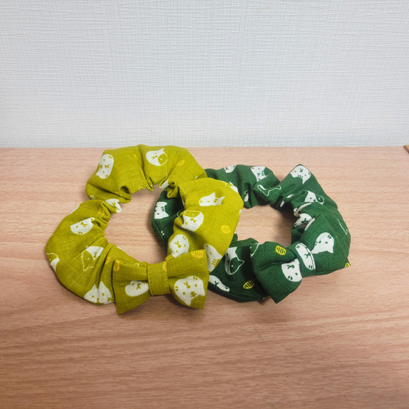 ねこ模様（緑）猫用リボン付きシュシュ首輪 2枚目の画像