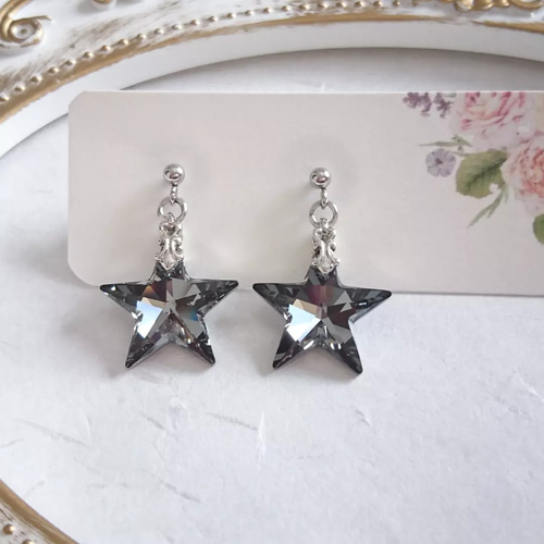 【Swarovski】 星型クリスタルピアス Swarovski】 星型クリスタルピアス