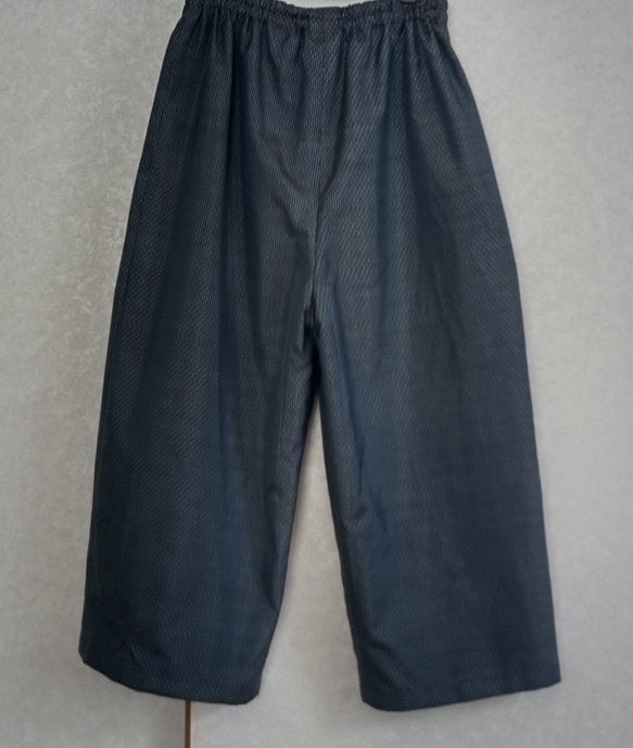 着物リメイク♪　ストール付：丈８４ｃｍ：　ポケット付　紺系亀甲柄のお洒落なワイドパンツ 4枚目の画像