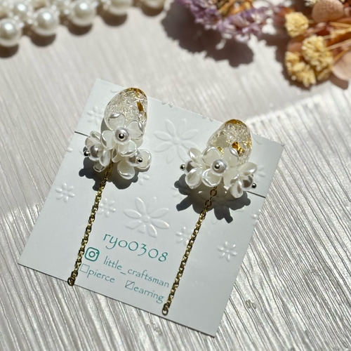 お花とチェーンのレジンピアス イヤリング ピアス（フック