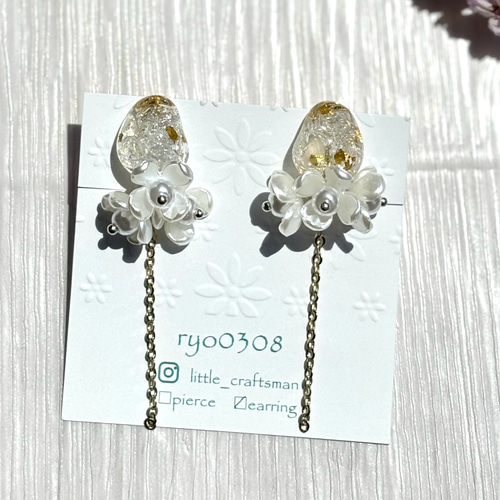 お花とチェーンのレジンピアス イヤリング ピアス（フック