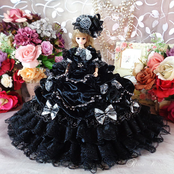 ★GWセール グレース王妃 夜のヴェールを纏う麗しき黒麗ベロアのロマンティックドールドレス 1枚目の画像