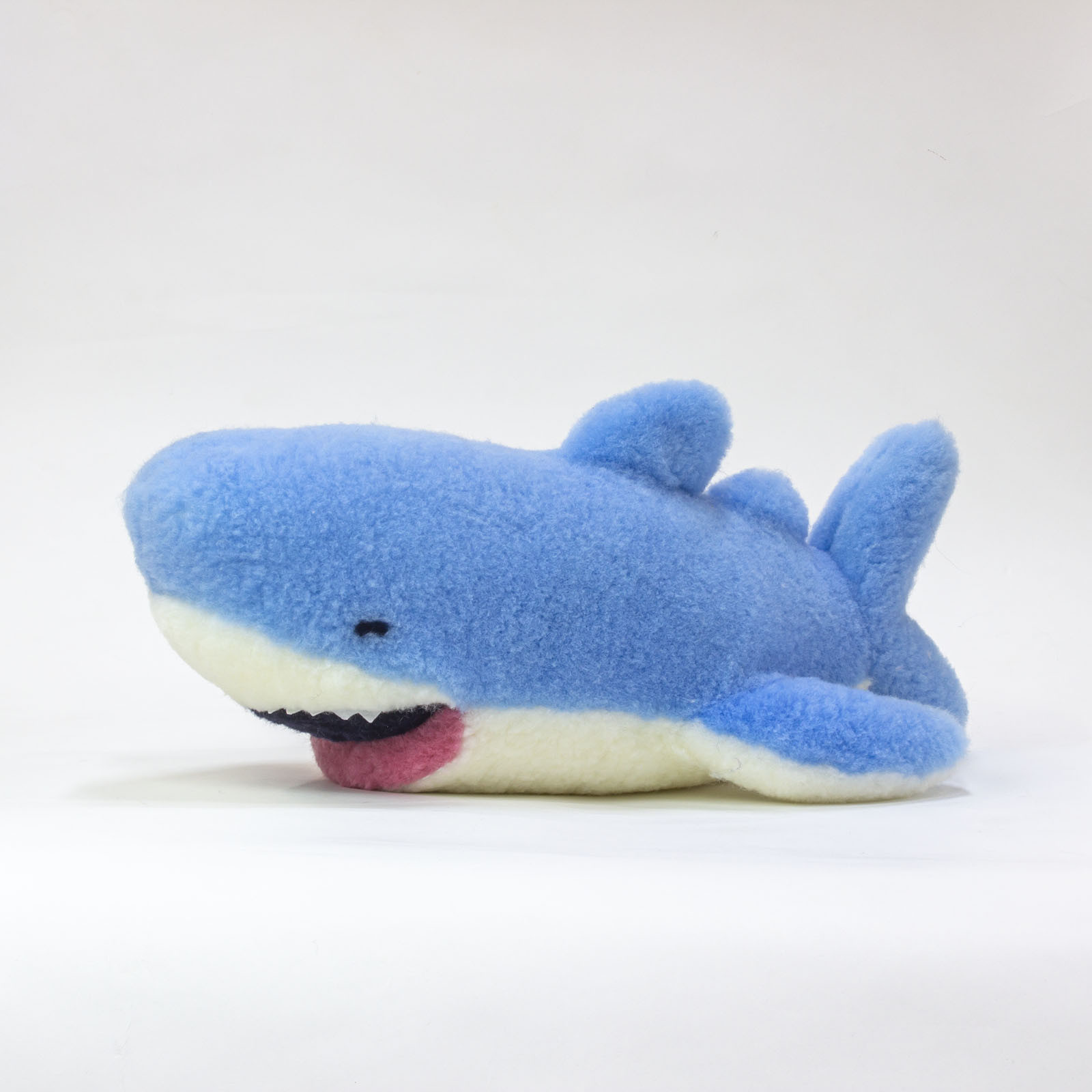 ムートンぬいぐるみ　さめのぎあ