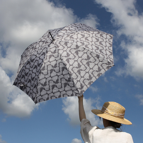 【早割価格 短納期】母の日 お得な傘 靴下2足セット 竹ハンドル 晴雨兼用傘 鳥 セット チャコール ツバメ 雨傘 日傘 2枚目の画像