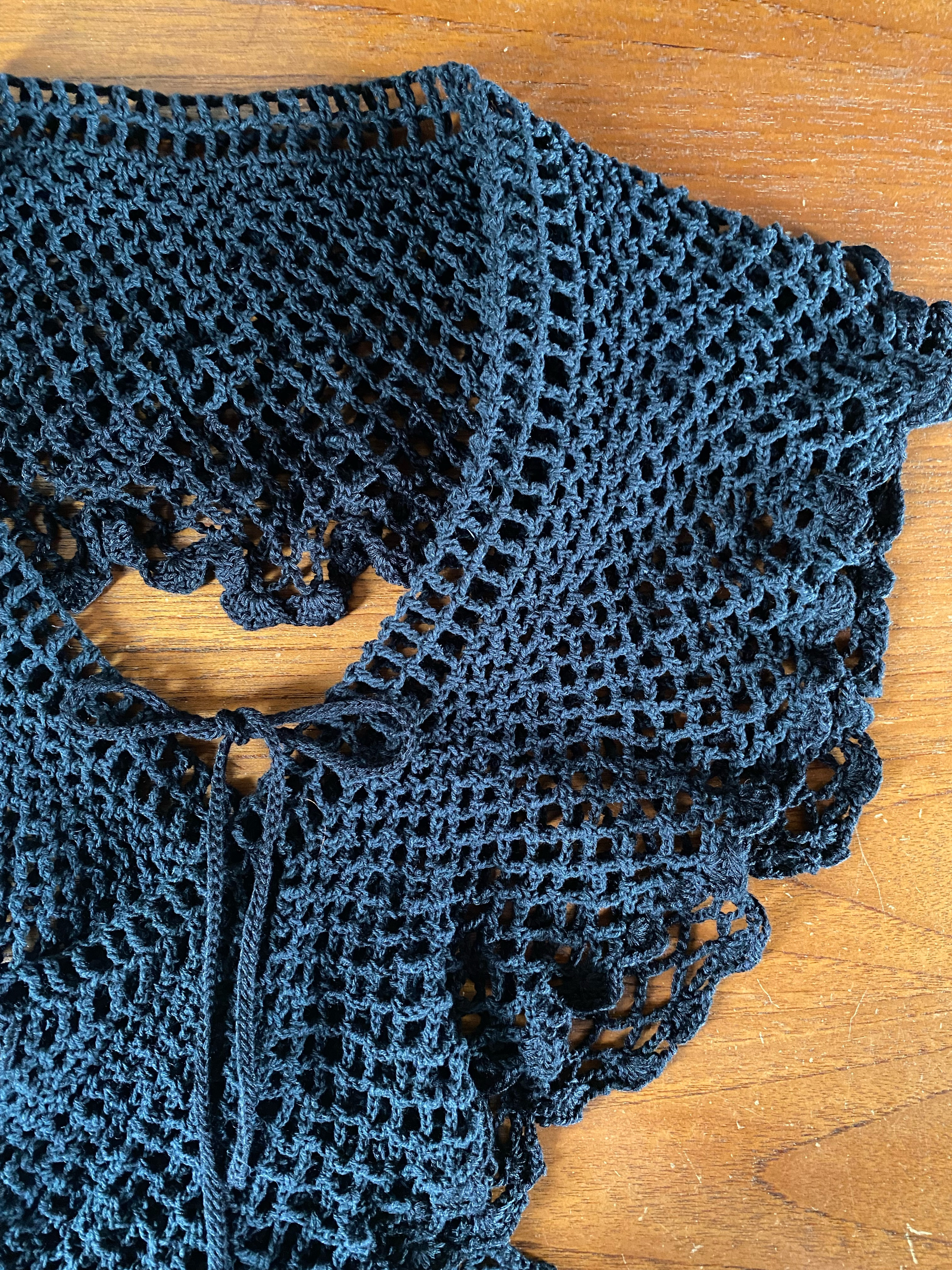 つけ襟のようなcrochet scarf（ 黒 ）手編み