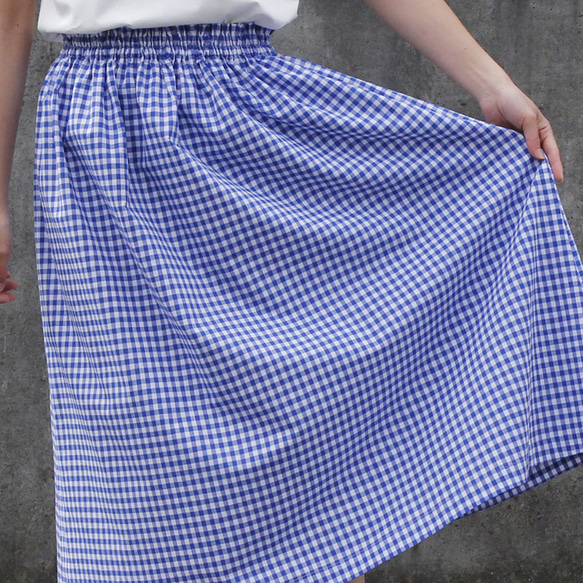 【晴れやかブルー2024】上品なコーデの主役に、コットンリネン ギンガムチェック スカート（ネイビー）紺 リネン 麻 3枚目の画像