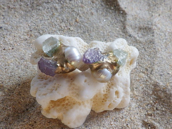 Raw Amethyst &Aquamarine 　原石の金継ぎピアス☆アメジスト＆アクアマリン＆パール☆チタンポスト 8枚目の画像