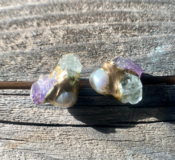 Raw Amethyst &Aquamarine 　原石の金継ぎピアス☆アメジスト＆アクアマリン＆パール☆チタンポスト 9枚目の画像