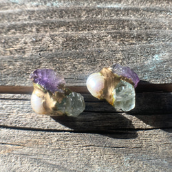 Raw Amethyst &Aquamarine 　原石の金継ぎピアス☆アメジスト＆アクアマリン＆パール☆チタンポスト 5枚目の画像