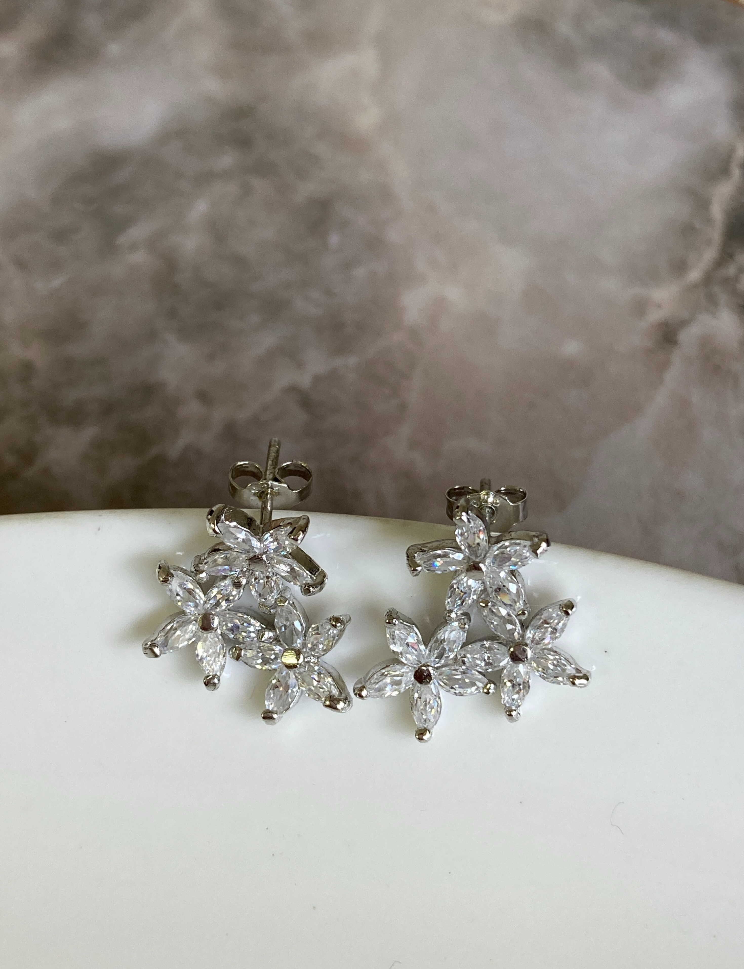 ジルコニア×シルバーの花束シルバーピアス