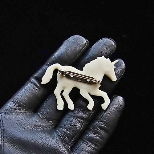 ユニコーンブローチ B ファンタジックなユニコーンさんのブローチです