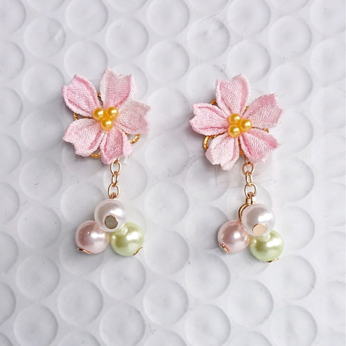 つまみ細工 桜と三色パール ピアス イヤリング ピアス（フック
