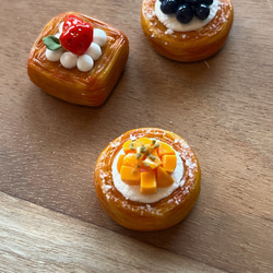 ○ いちごデニッシュパン ○選べるパーツ/ストラップ/マグネット