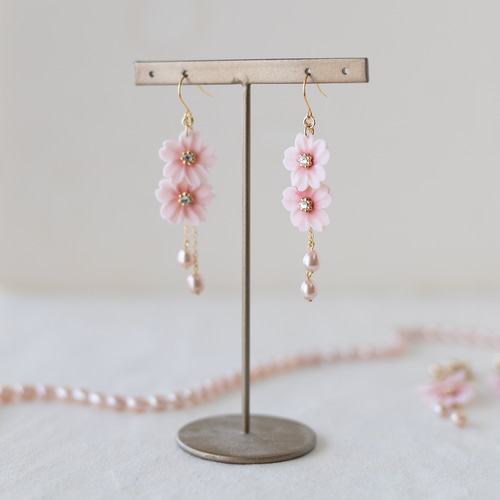 揺れるパールと桜 ピアス/イヤリング ピアス（フック・チェーン） 地下