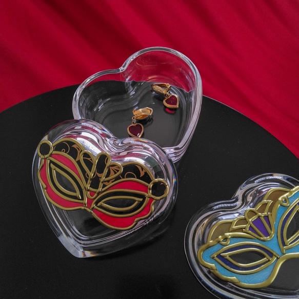 ヴェネツィア仮面カーニバル　レッド/ ハート形ガラスの小物入れ　プチギフト 3枚目の画像