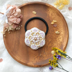 ビーズ刺繍　ヘアゴム　お花モチーフ　パール　ヘアアクセ　ヘアアレンジ　お呼ばれ　オケージョン　卒業式　ラベンダー色 2枚目の画像