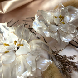 【レビューで送料無料】ホワイトパール 花 髪飾り ウェディング 成人式 結婚式 ブライダル ヘッドドレス フラワー 10枚目の画像