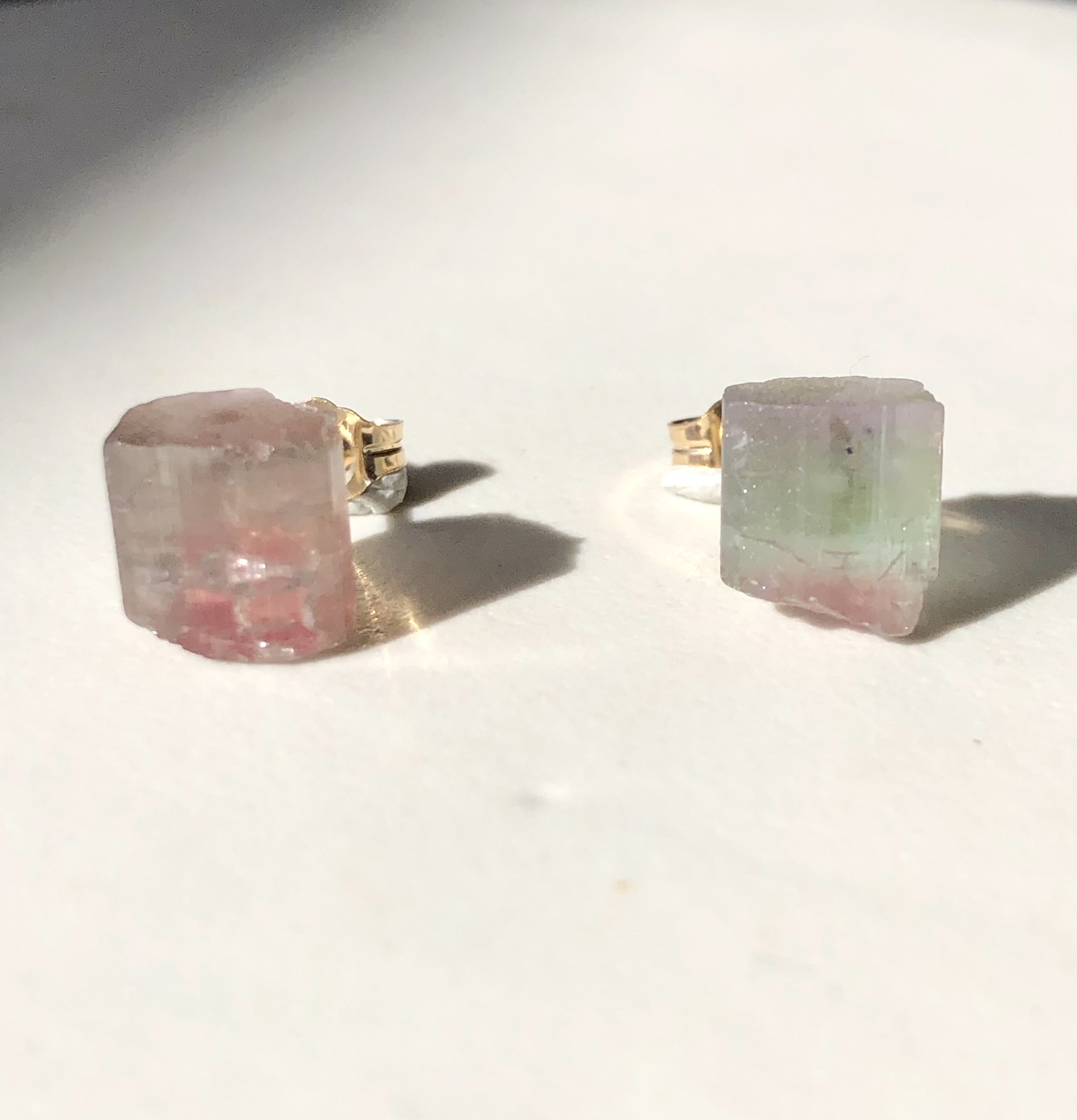 【一点もの】 トルマリン 原石 14kgfピアス 鉱物 天然石 ハンドメイド アクセサリー (No.2910)