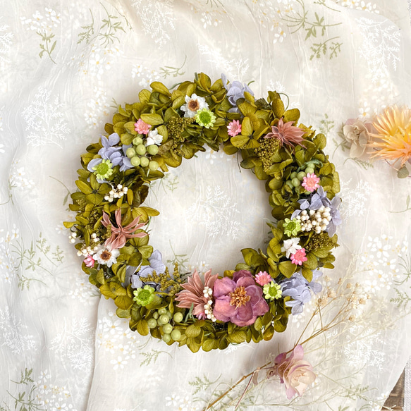 プリザーブドフラワーリースでお部屋を華やかに プリザーブドフラワー  