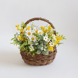 春のナチュラルバスケット〜ミモザと小花とグリーン 母の日にも 2枚目の画像