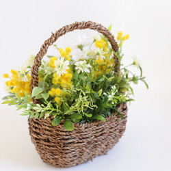 春のナチュラルバスケット〜ミモザと小花とグリーン 母の日にも 8枚目の画像
