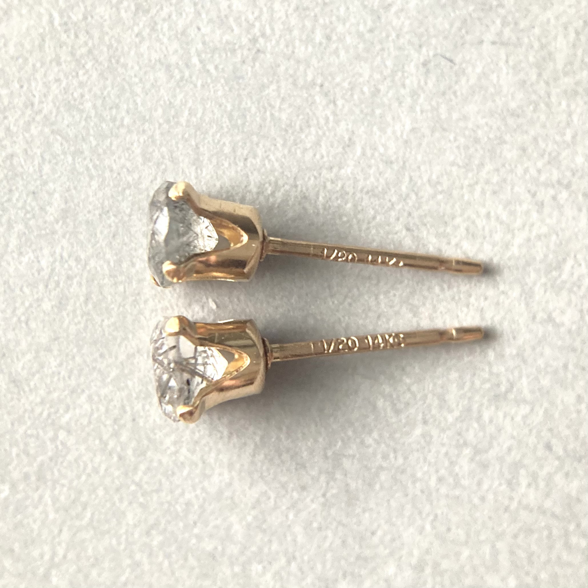 【黒針水晶】トルマリンクォーツのスタッドピアス【14KGF 4mm】