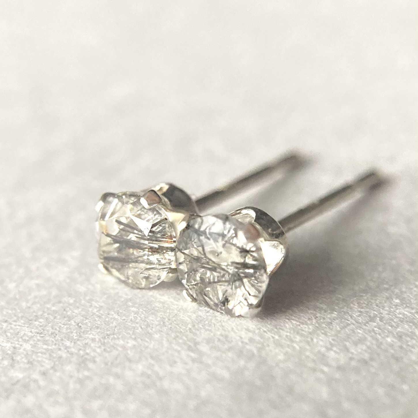 【黒針水晶】トルマリンクォーツのスタッドピアス【Silver 4mm】