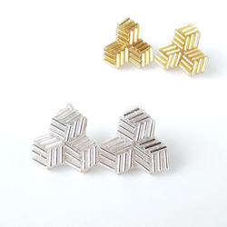 幾何学模様 の イヤリング　サージカルステンレス　クリップ式　蝶ばね式　ゴールド　個性的　シルバー  大振り 2枚目の画像
