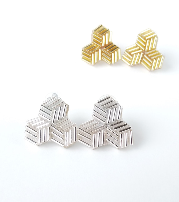 幾何学模様 の イヤリング　サージカルステンレス　クリップ式　蝶ばね式　ゴールド　個性的　シルバー  大振り 2枚目の画像